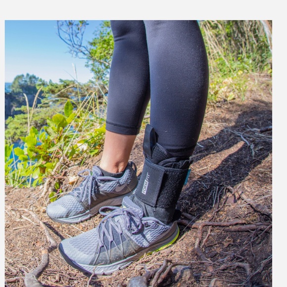 Ossur Formfit Ankle Brace with Speedlace - Picture 5 of 10